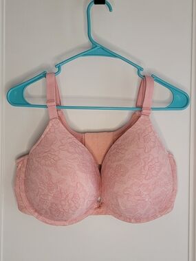 Women’s Pink Lace-Pattern Boost Plunge Bra NWOT